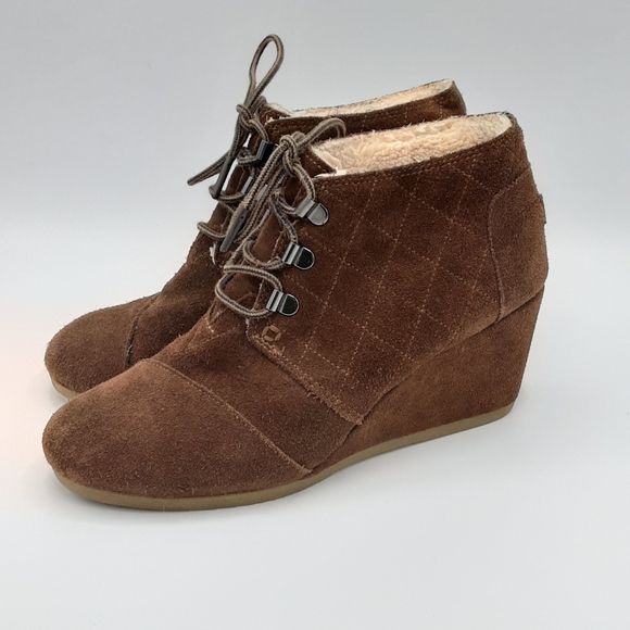 Toms Desert Wedge Faux Fur Suede Wedge Bootie. - Picture 1 of 11